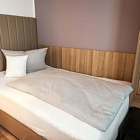 Hey! Halle - Dein Stadthotel Hotel *
